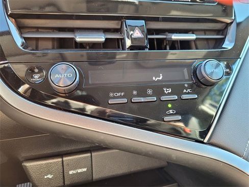 Used 2024 Toyota Camry SE image 18