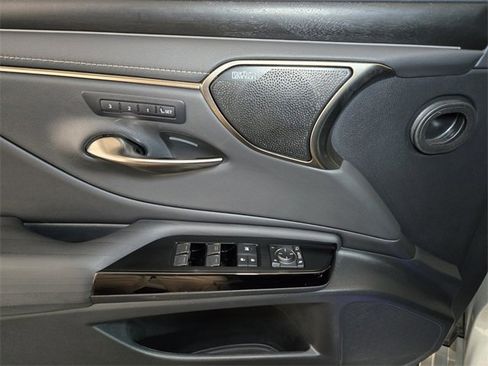 Certified 2022 Lexus ES 300h w/ Luxury Package image 15