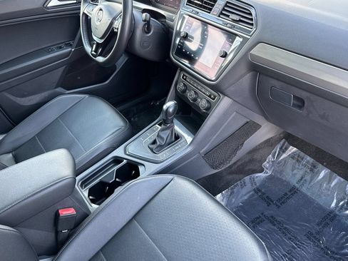 Used 2020 Volkswagen Tiguan SEL FWD image 17