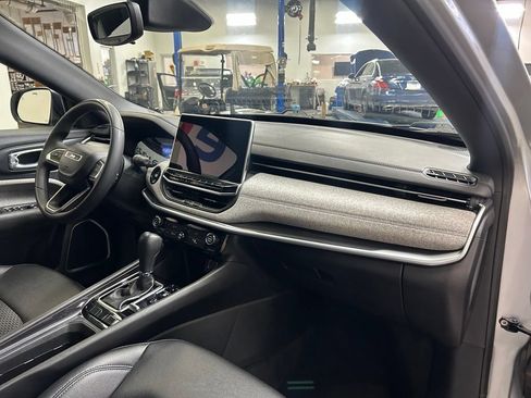 Used 2024 Jeep Compass Latitude AWD/4WD image 14