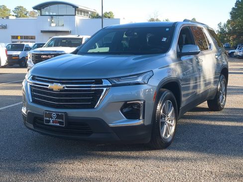 Used 2023 Chevrolet Traverse LT w/ LPO, Floor Liner Package image 4