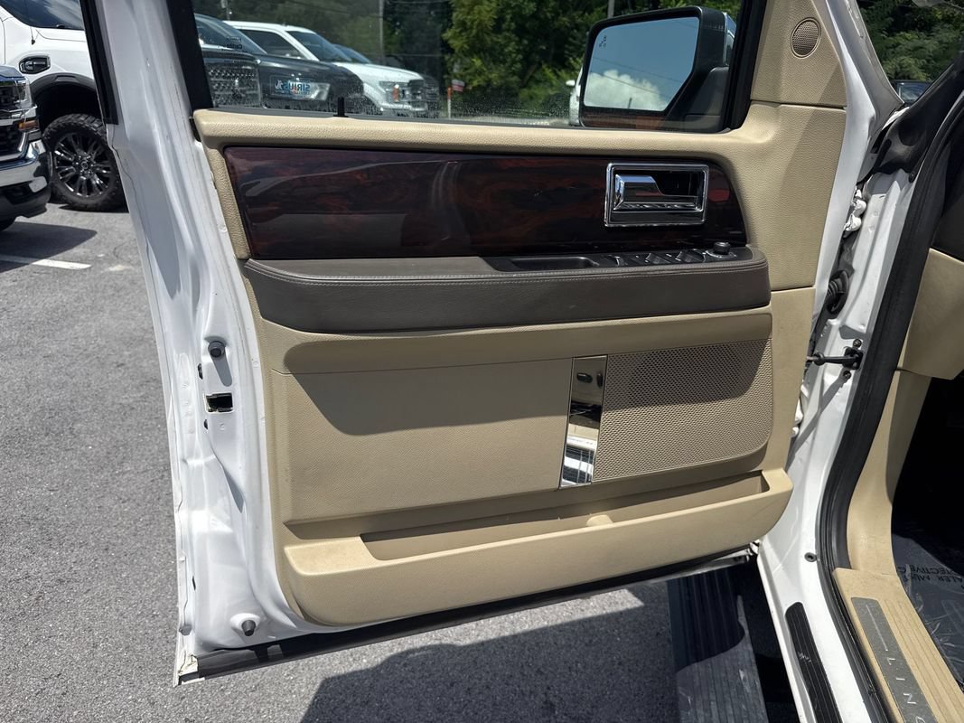 Used 2017 Lincoln Navigator Reserve AWD/4WD image 26