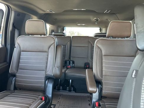 Used 2025 GMC Yukon XL Denali Ultimate w/ LPO, Floor Liner Package image 25