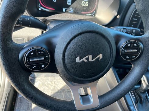 Used 2025 Kia Soul LX w/ LX Technology Package image 24