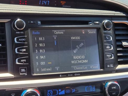 Used 2019 Toyota Highlander Limited AWD/4WD image 28