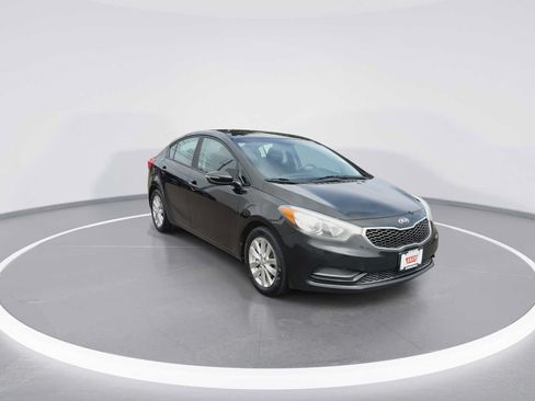 Used 2016 Kia Forte LX w/ LX Popular Plus Package FWD image 2
