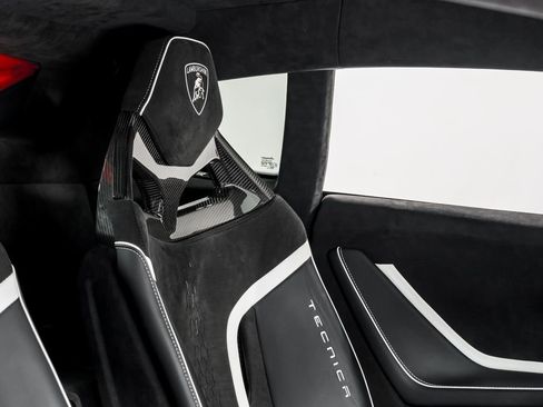 Used 2023 Lamborghini Huracan Tecnica image 34