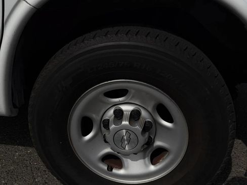 Used 2019 Chevrolet Express 2500 RWD image 18