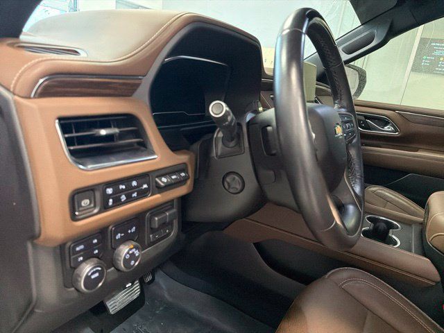 Used 2023 Chevrolet Suburban High Country w/ Advanced Technology Package AWD/4WD image 31
