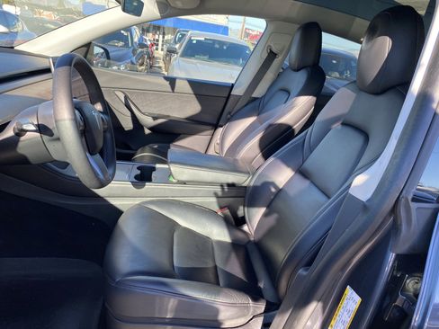 Used 2022 Tesla Model Y Performance image 10