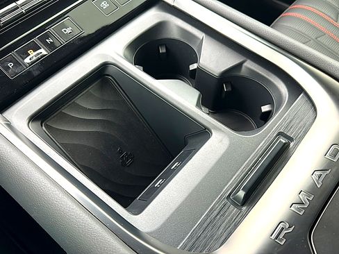 Used 2025 Nissan Armada PRO-4X image 36