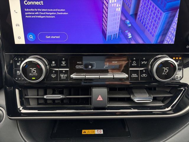 Used 2024 Toyota Highlander Limited AWD/4WD image 17