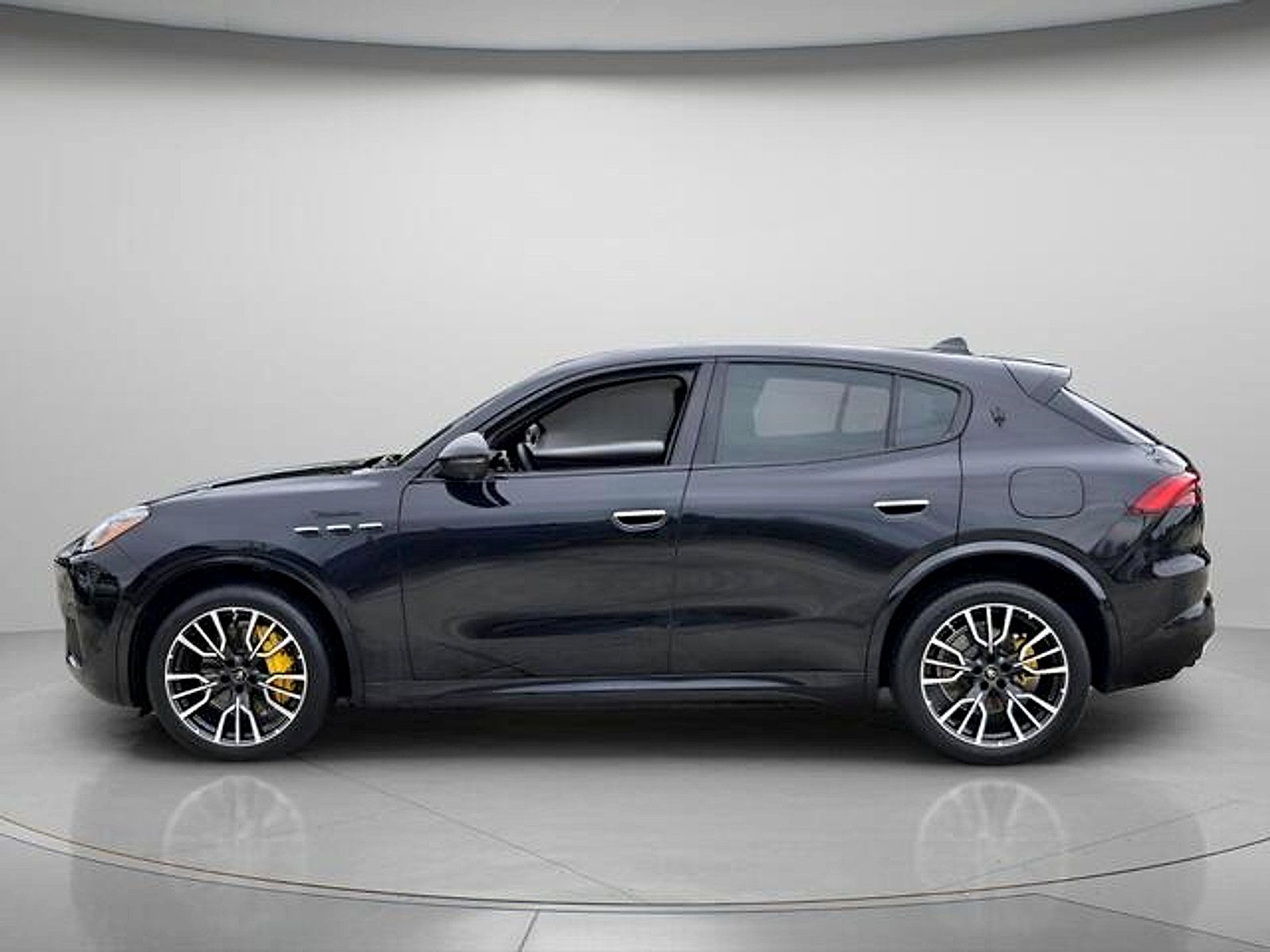 Used 2023 Maserati Grecale Modena AWD/4WD image 3