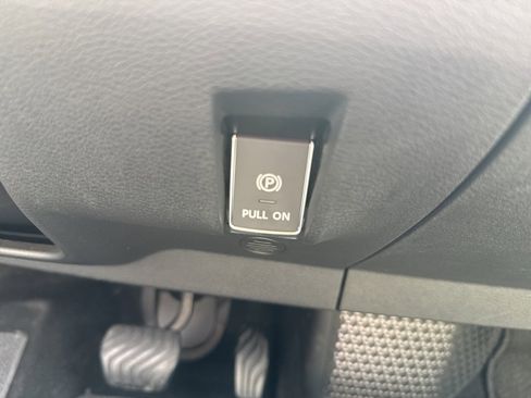 Used 2023 Nissan Ariya FWD image 30