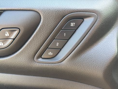Used 2023 GMC Acadia SLT w/ Elevation Edition FWD image 13