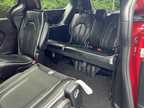 Used 2025 Chrysler Pacifica Limited FWD image 31