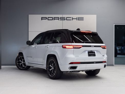 Used 2024 Jeep Grand Cherokee Summit AWD/4WD image 3