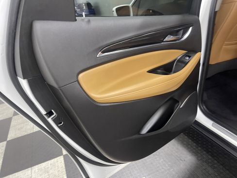 Used 2018 Buick Enclave Essence image 15