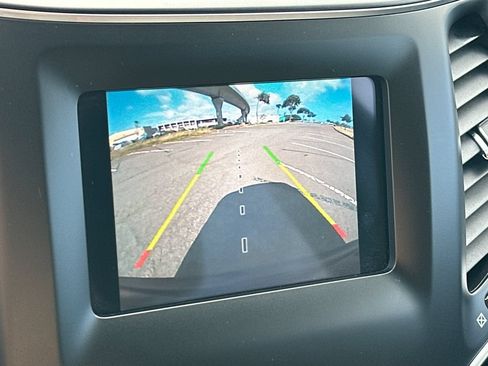 Used 2019 Jeep Cherokee Latitude w/ Popular Appearance Group FWD image 17
