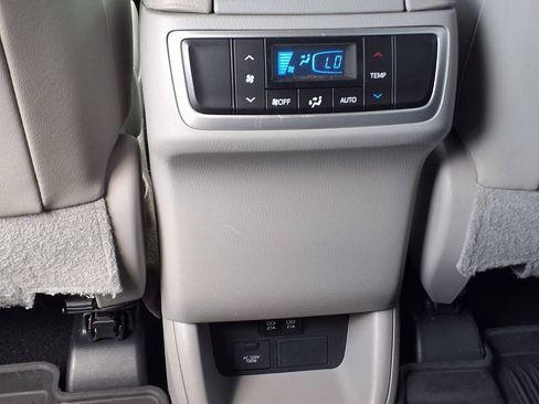 Used 2018 Toyota Highlander Limited FWD image 16