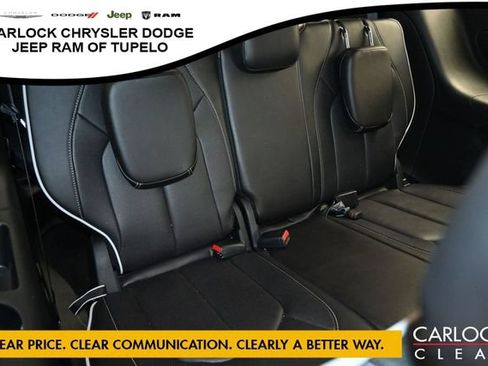 Used 2026 Chrysler Pacifica Limited FWD image 34
