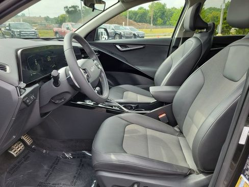 Used 2023 Kia Niro EX Touring FWD image 8
