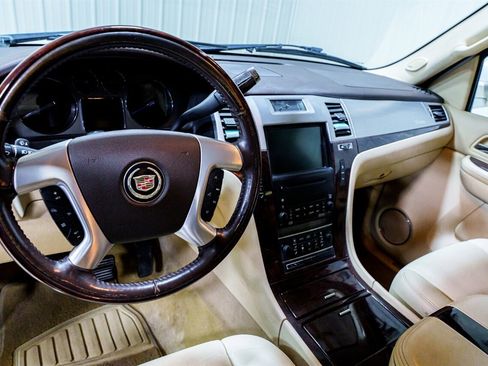 Used 2007 Cadillac Escalade EXT w/ Information Package image 11