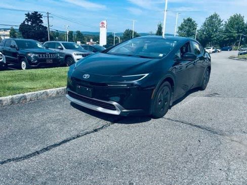 Used 2024 Toyota Prius Prime FWD image 1