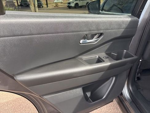 Used 2022 Nissan Pathfinder S image 24