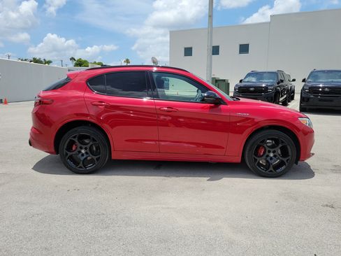 Used 2022 Alfa Romeo Stelvio Veloce AWD/4WD image 4