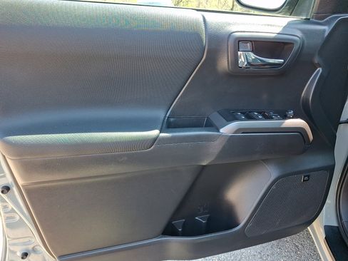 Used 2023 Toyota Tacoma TRD Off-Road w/ TRD Premium Off Road Package image 12