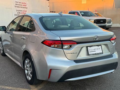Used 2021 Toyota Corolla LE image 10