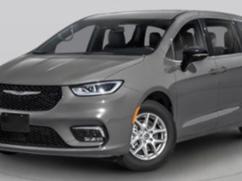 Used 2025 Chrysler Pacifica Limited FWD image 2