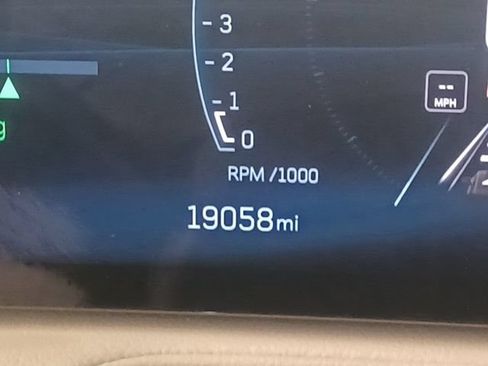 Used 2025 Cadillac XT4 Premium Luxury w/ Technology Package FWD image 23