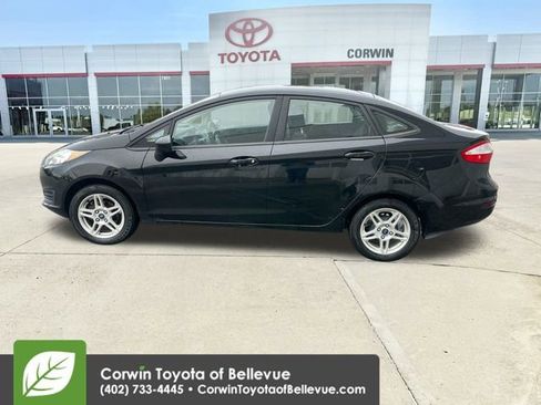 Used 2017 Ford Fiesta SE image 5