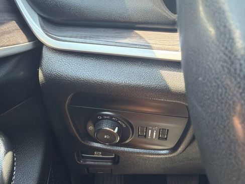 Used 2023 Jeep Grand Cherokee Limited AWD/4WD image 17