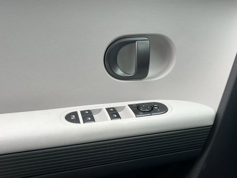 New 2025 Hyundai Ioniq 5 SE image 12