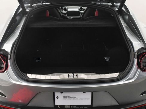 Used 2018 Ferrari GTC4Lusso T image 8