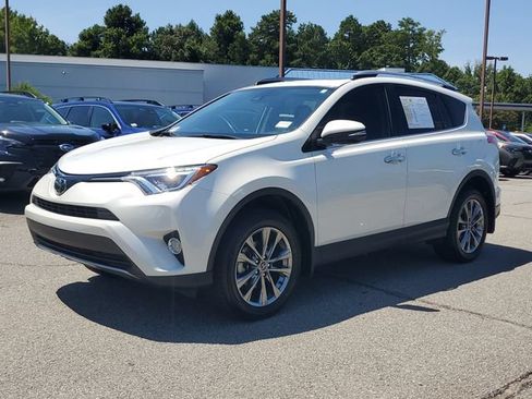 Used 2018 Toyota RAV4 Limited AWD/4WD image 3