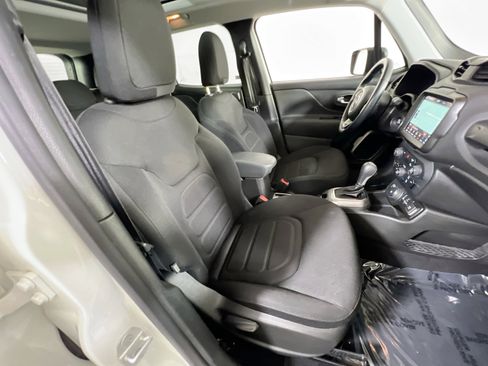 Used 2022 Jeep Renegade Latitude w/ Sun/Sound Group AWD/4WD image 28