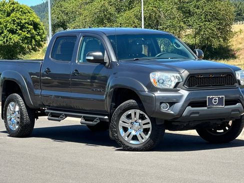 Used 2014 Toyota Tacoma 4x4 Double Cab w/ Limited Package image 1