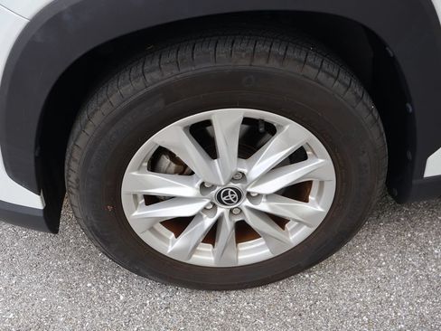 Used 2023 Toyota Corolla Cross LE w/ Moonroof Package FWD image 4