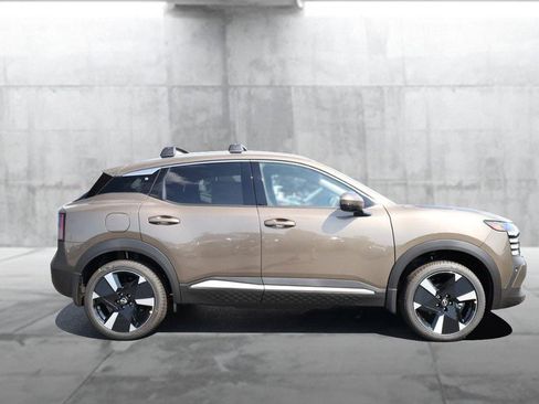 New 2025 Nissan Kicks SR image 5