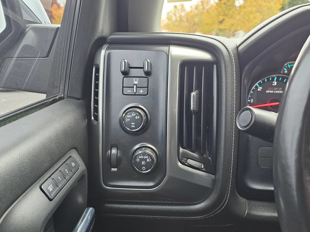 Used 2016 Chevrolet Silverado 1500 LTZ Z71 w/ LTZ Plus Package AWD/4WD image 18