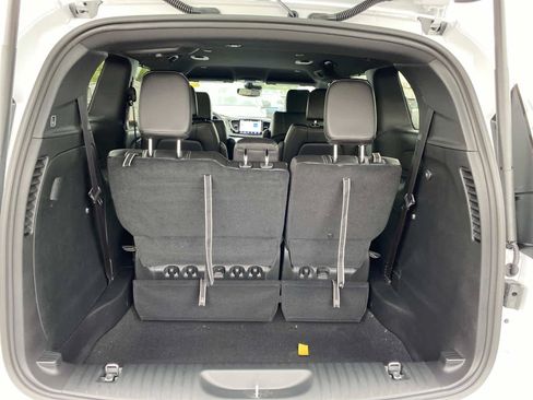 New 2027 Chrysler Pacifica Select AWD/4WD image 5