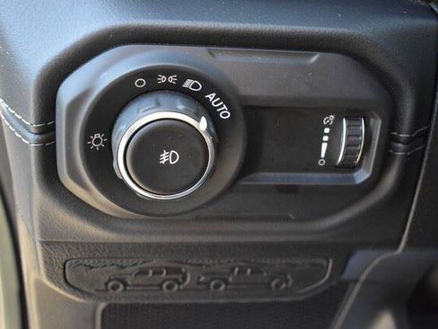 Used 2026 Jeep Wrangler Unlimited Rubicon AWD/4WD image 25