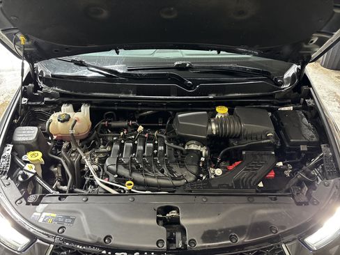 Used 2023 Chrysler Pacifica Touring-L FWD image 13