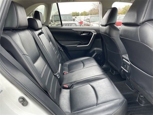 Used 2020 Toyota RAV4 XLE Premium image 28