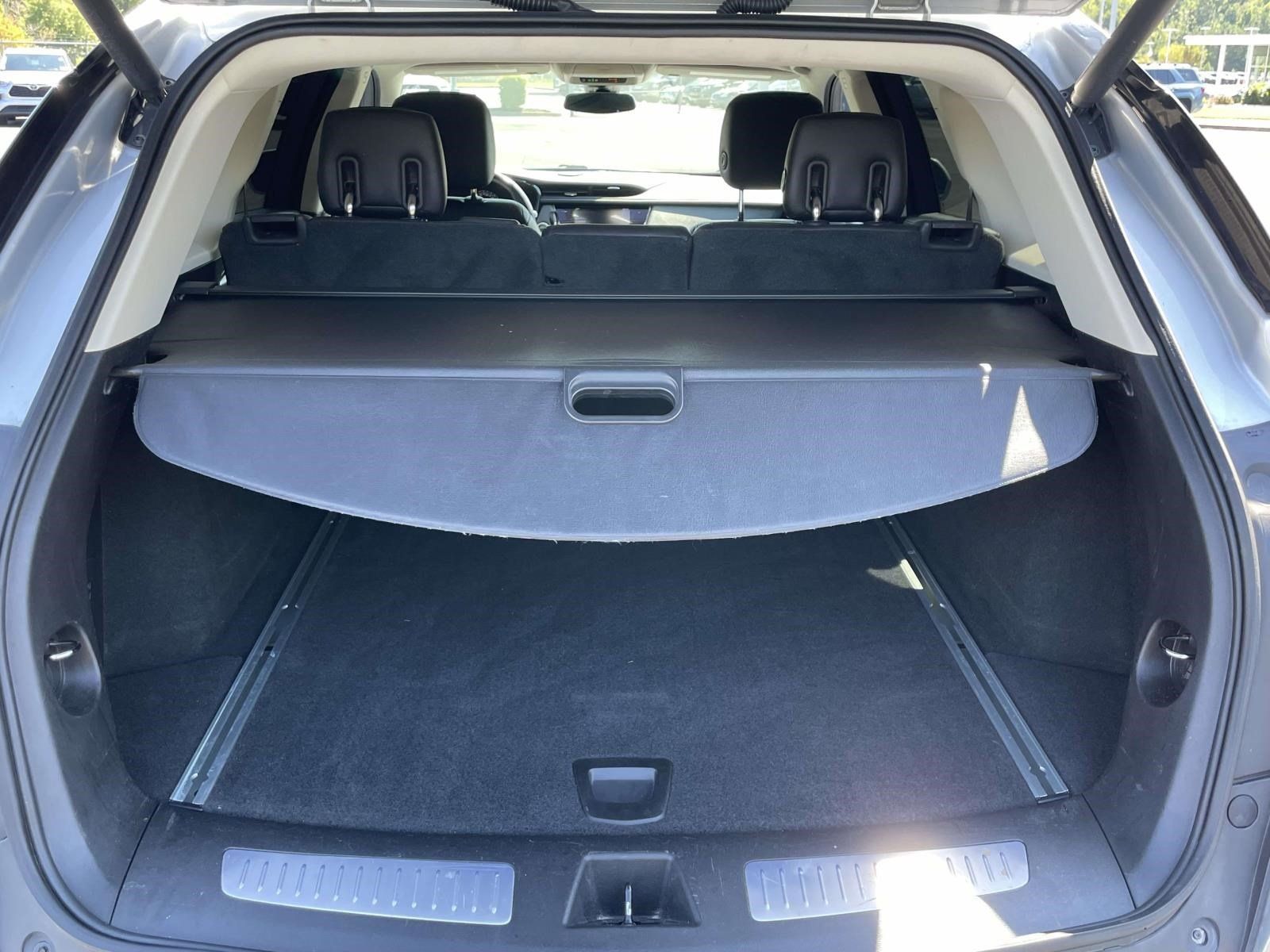 Used 2018 Cadillac XT5 Luxury w/ Driver Awareness Package AWD/4WD image 8