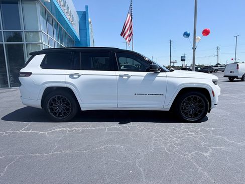 Used 2024 Jeep Grand Cherokee L Summit w/ High Altitude Package AWD/4WD image 4